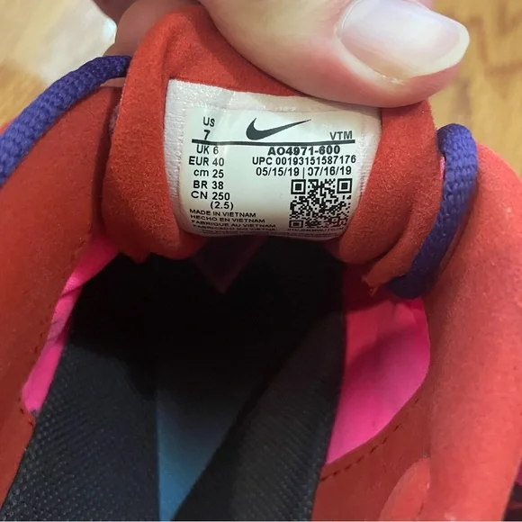 Nike Air Max 270 React in Mystic Red/Pink Blast/Habanero Red/Bright Crimson SZ 9 - Picture 10 of 15